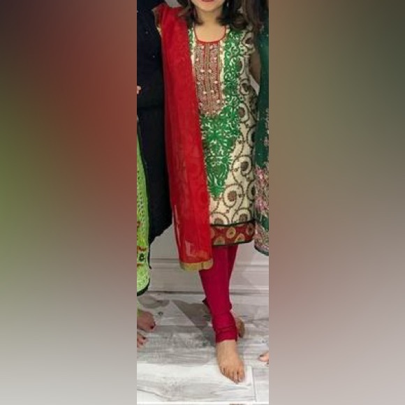 Indian Kurta churidaar with net dupatta - Embroidery - Picture 2 of 2